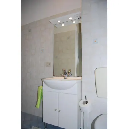 Relax Just 150mt From The - Beahost 비비오네